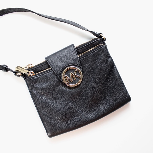 Michael Kors Handbags - MICHAEL KORS Fulton Large Pebble Leather Crossbody in Black